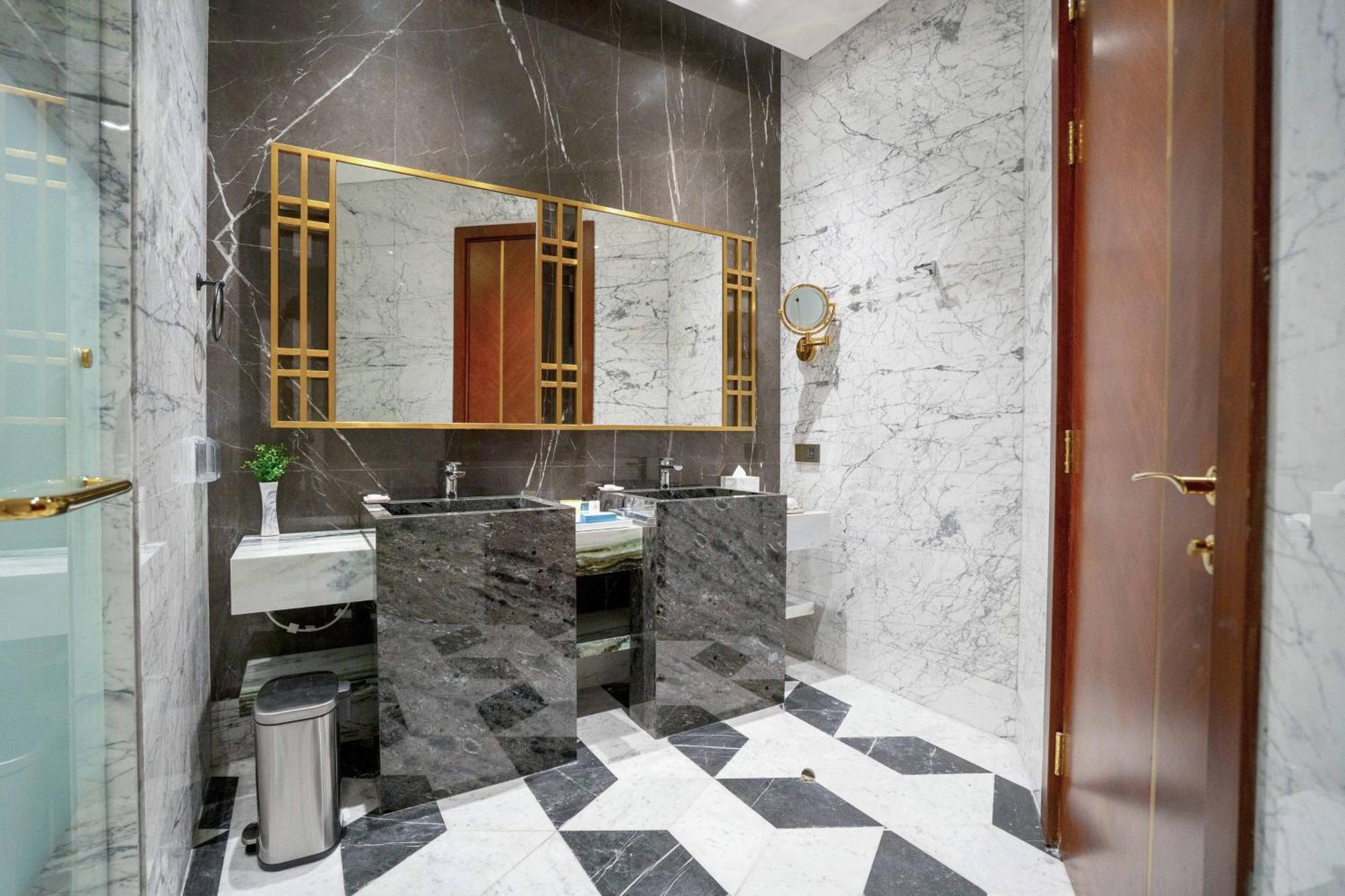 Velero Hotel Doha Lusail Eksteriør bilde Bathroom